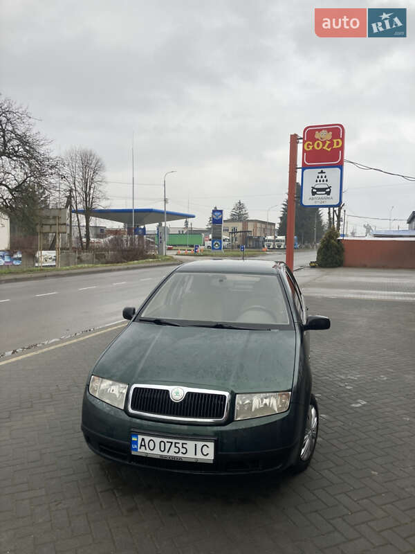 Седан Skoda Fabia 2002 в Хусті