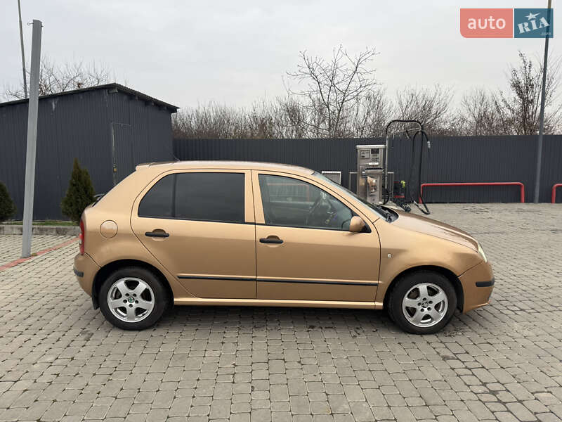 Хетчбек Skoda Fabia 2001 в 