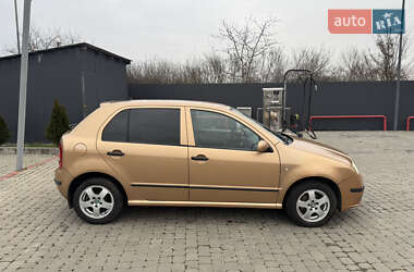 Хетчбек Skoda Fabia 2001 в 