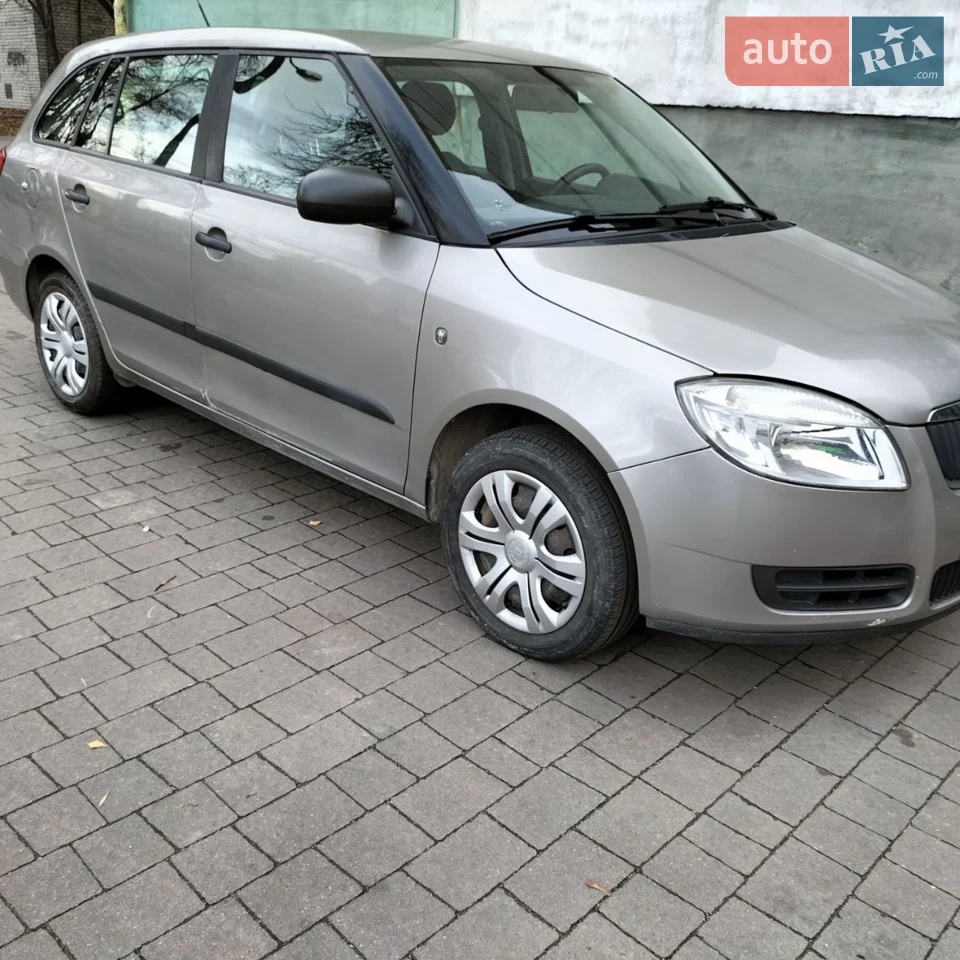 2010 Skoda Fabia - мініатюра 4