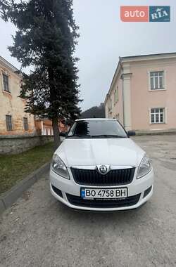 Хэтчбек Skoda Fabia 2012 в 