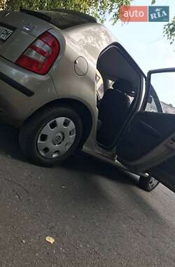 Хэтчбек Skoda Fabia 2004 в 