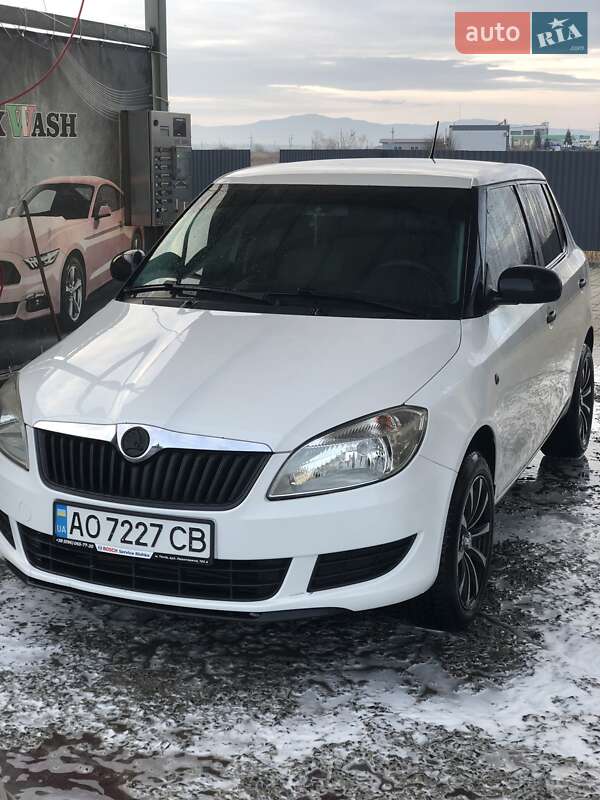 Хэтчбек Skoda Fabia 2012 в 