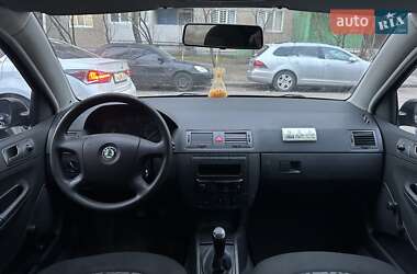 Хэтчбек Skoda Fabia 2006 в Киеве