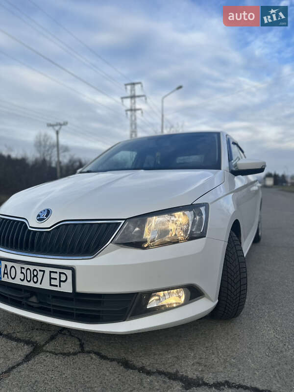 Хэтчбек Skoda Fabia 2014 в Сваляве