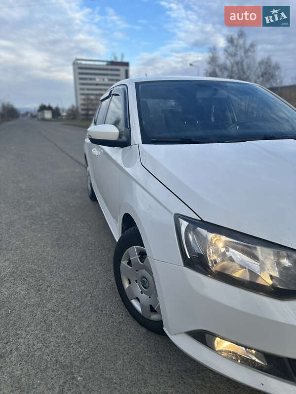 Хэтчбек Skoda Fabia 2014 в Сваляве