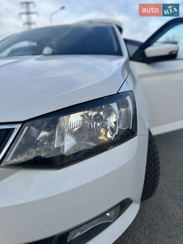 Хэтчбек Skoda Fabia 2014 в Сваляве