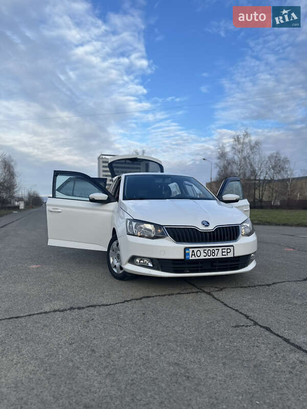 Хэтчбек Skoda Fabia 2014 в Сваляве