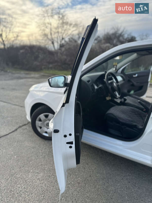 Хэтчбек Skoda Fabia 2014 в Сваляве