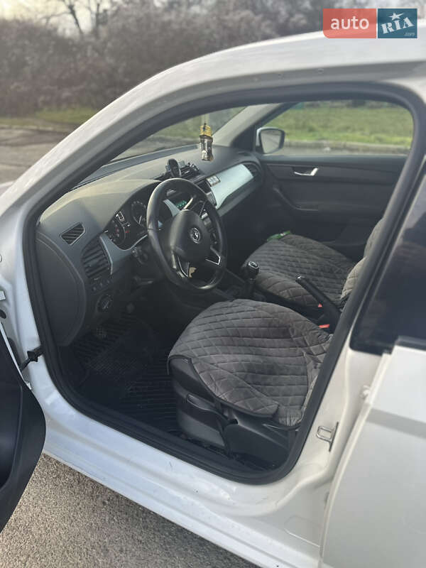 Хэтчбек Skoda Fabia 2014 в Сваляве