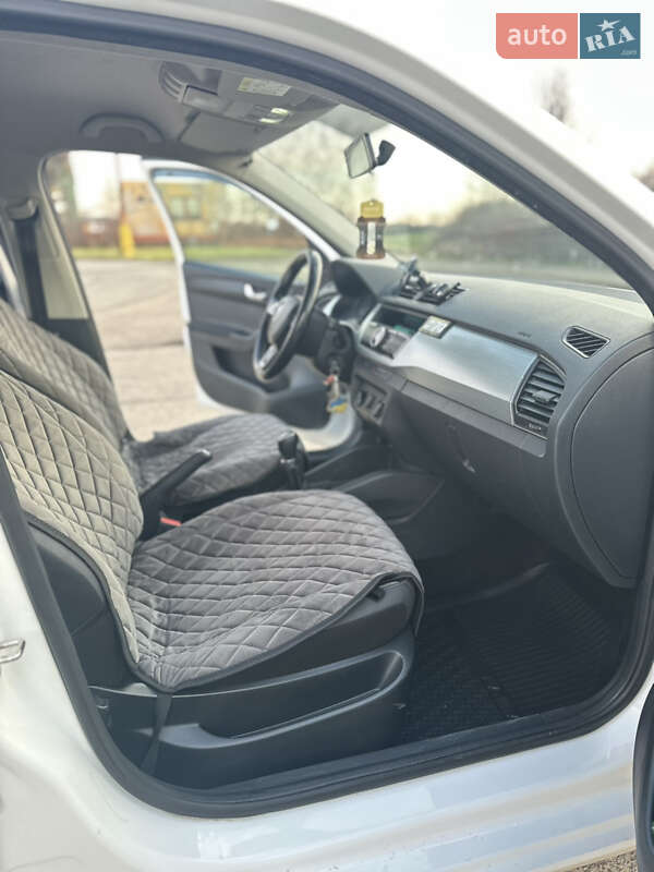 Хэтчбек Skoda Fabia 2014 в Сваляве