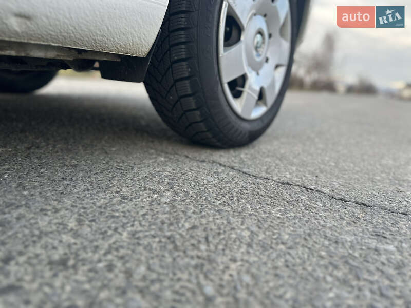 Хэтчбек Skoda Fabia 2014 в Сваляве