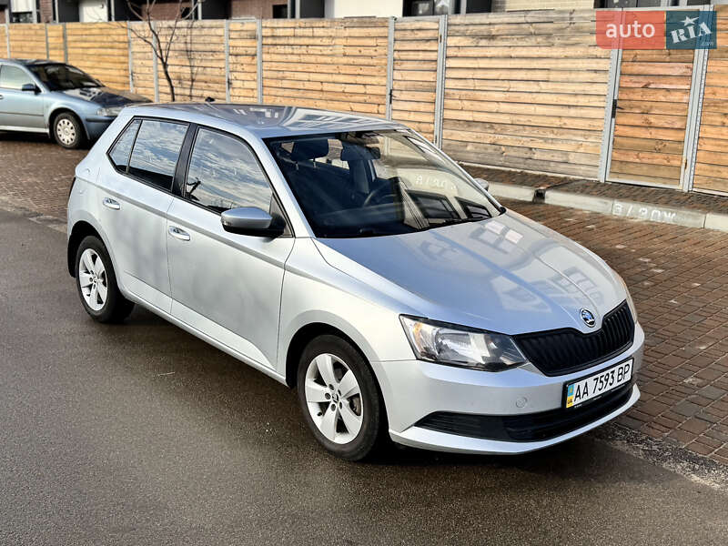 Хетчбек Skoda Fabia 2015 в Києві