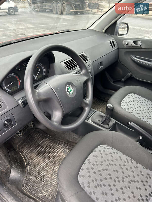 Хэтчбек Skoda Fabia 2004 в Запорожье
