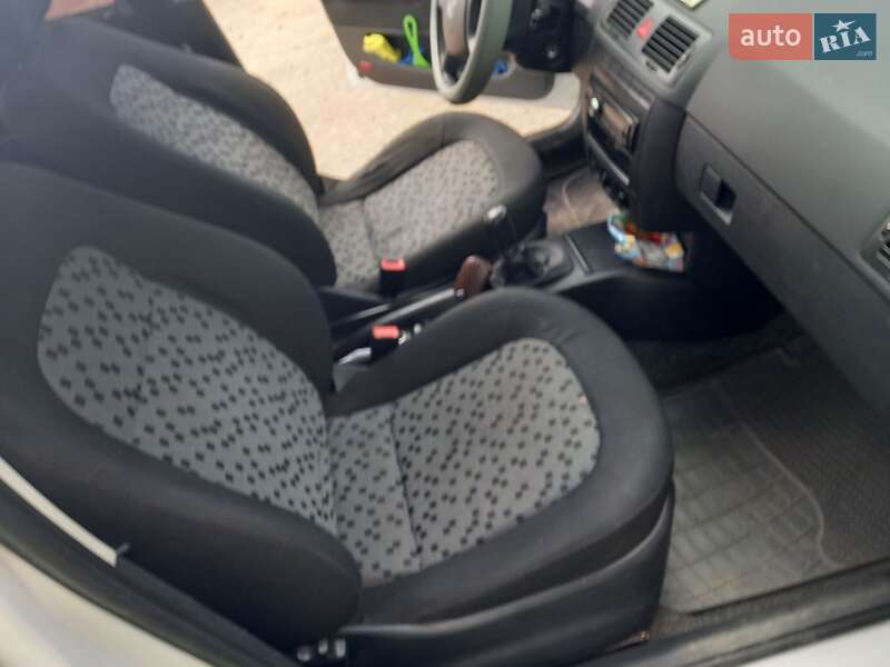 Хэтчбек Skoda Fabia 2007 в Луцке