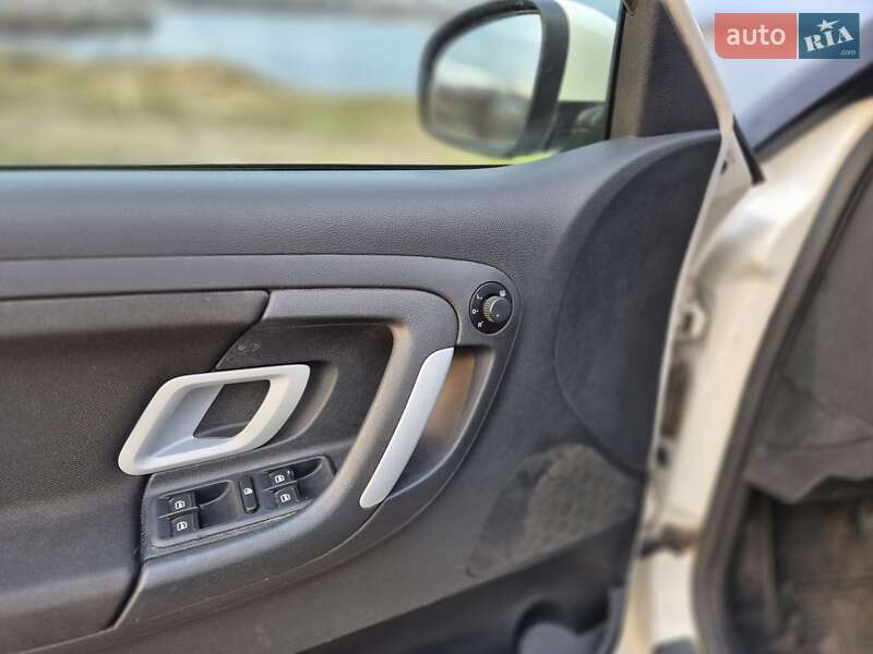 Універсал Skoda Fabia 2009 в Дніпрі