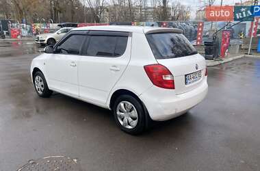 Хэтчбек Skoda Fabia 2012 в 