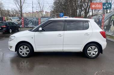 Хэтчбек Skoda Fabia 2012 в 
