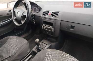 Хэтчбек Skoda Fabia 2005 в Старой Выжевке