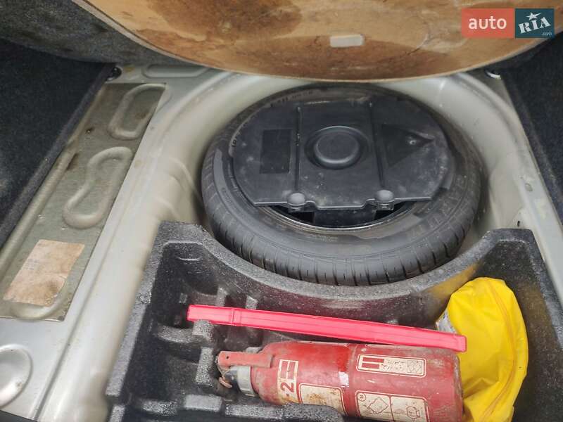 Седан Skoda Fabia 2004 в Бережанах