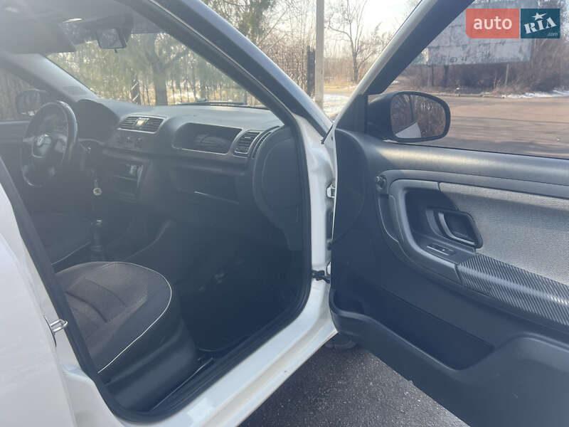 Хэтчбек Skoda Fabia 2011 в Покрове
