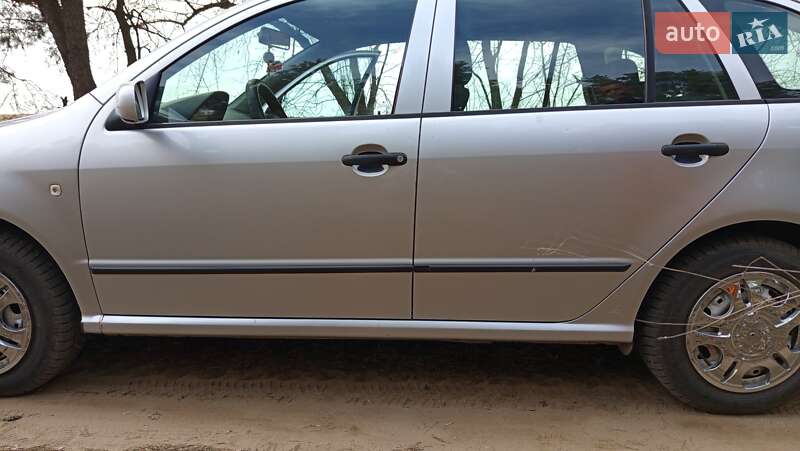 Универсал Skoda Fabia 2003 в Городке