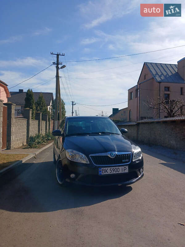 Хэтчбек Skoda Fabia 2010 в 