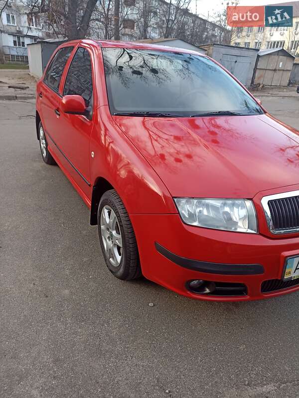 Хэтчбек Skoda Fabia 2004 в Киеве