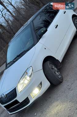 Хэтчбек Skoda Fabia 2011 в 