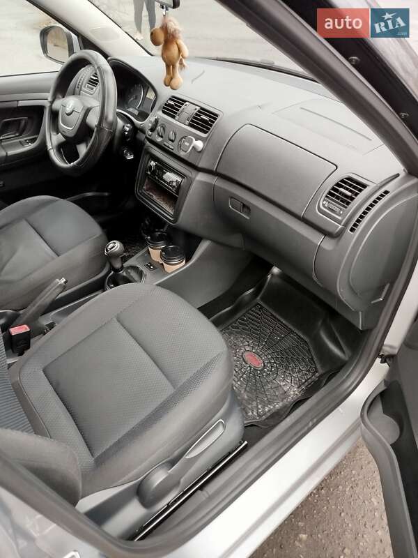 Універсал Skoda Fabia 2011 в Дніпрі