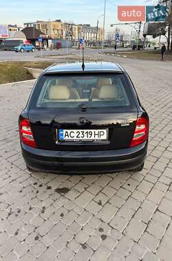 Хетчбек Skoda Fabia 2002 в 