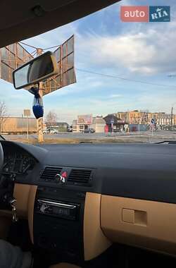 Хетчбек Skoda Fabia 2002 в 