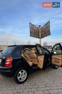 Хетчбек Skoda Fabia 2002 в 