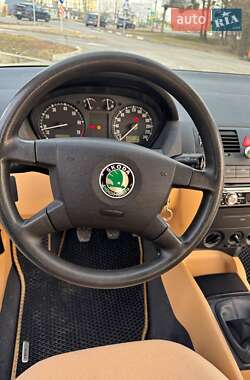 Хетчбек Skoda Fabia 2002 в 
