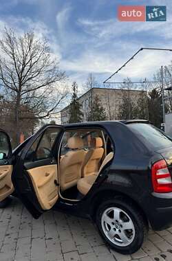 Хетчбек Skoda Fabia 2002 в 