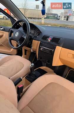 Хетчбек Skoda Fabia 2002 в 