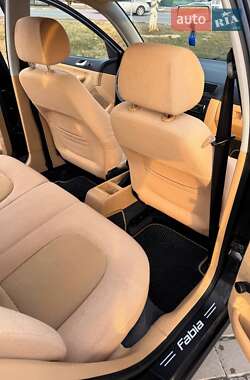 Хетчбек Skoda Fabia 2002 в 