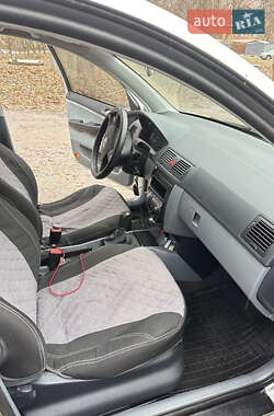 Хэтчбек Skoda Fabia 2001 в 