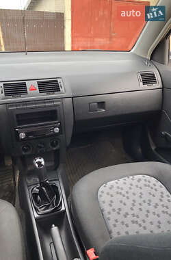 Хетчбек Skoda Fabia 2008 в 