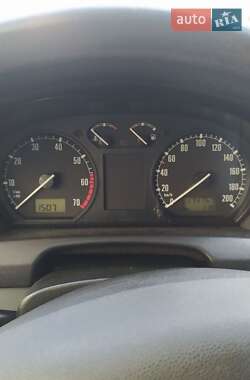 Седан Skoda Fabia 2002 в 