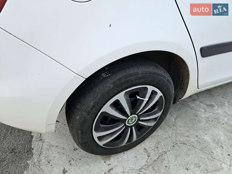 Хетчбек Skoda Fabia 2010 в Рівному