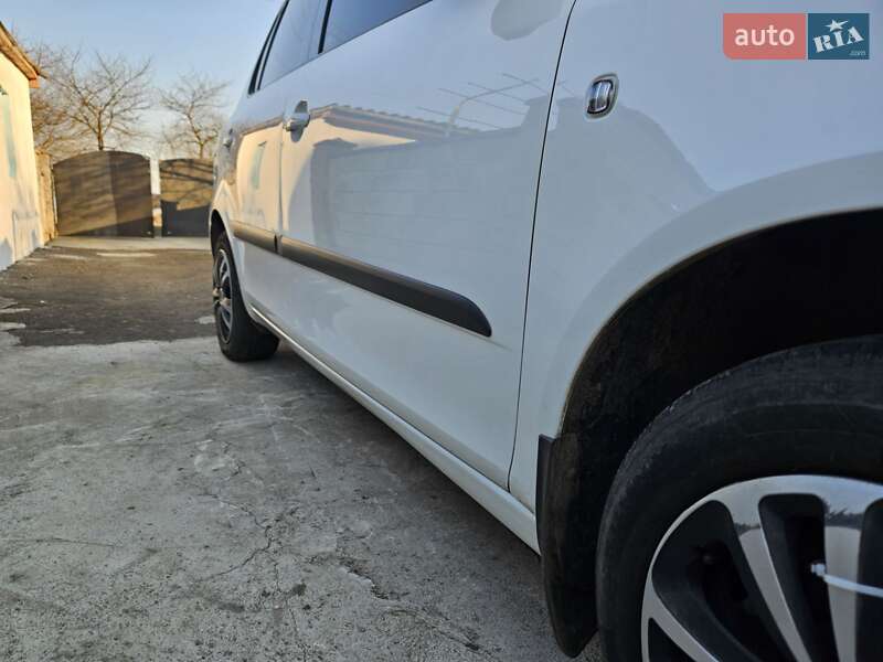 Хетчбек Skoda Fabia 2010 в Рівному