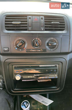 Хэтчбек Skoda Fabia 2010 в 