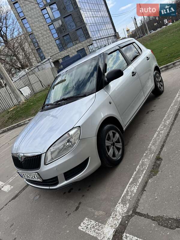 Хэтчбек Skoda Fabia 2012 в 