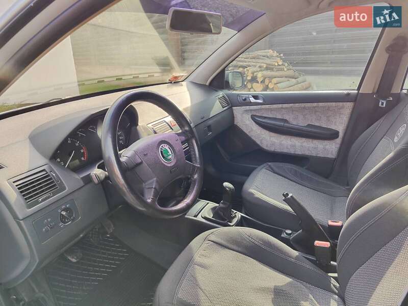 Хэтчбек Skoda Fabia 2002 в 