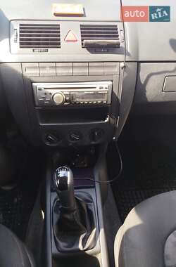 Хэтчбек Skoda Fabia 2006 в 