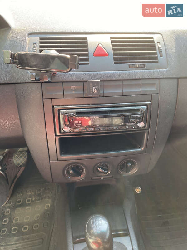 Хэтчбек Skoda Fabia 2004 в Макарове