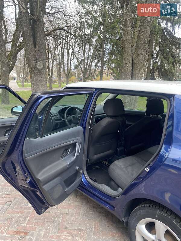 Хэтчбек Skoda Fabia 2010 в Конотопе