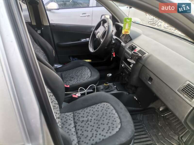 Хэтчбек Skoda Fabia 2006 в Украинке