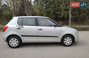 Хэтчбек Skoda Fabia 2010 в 